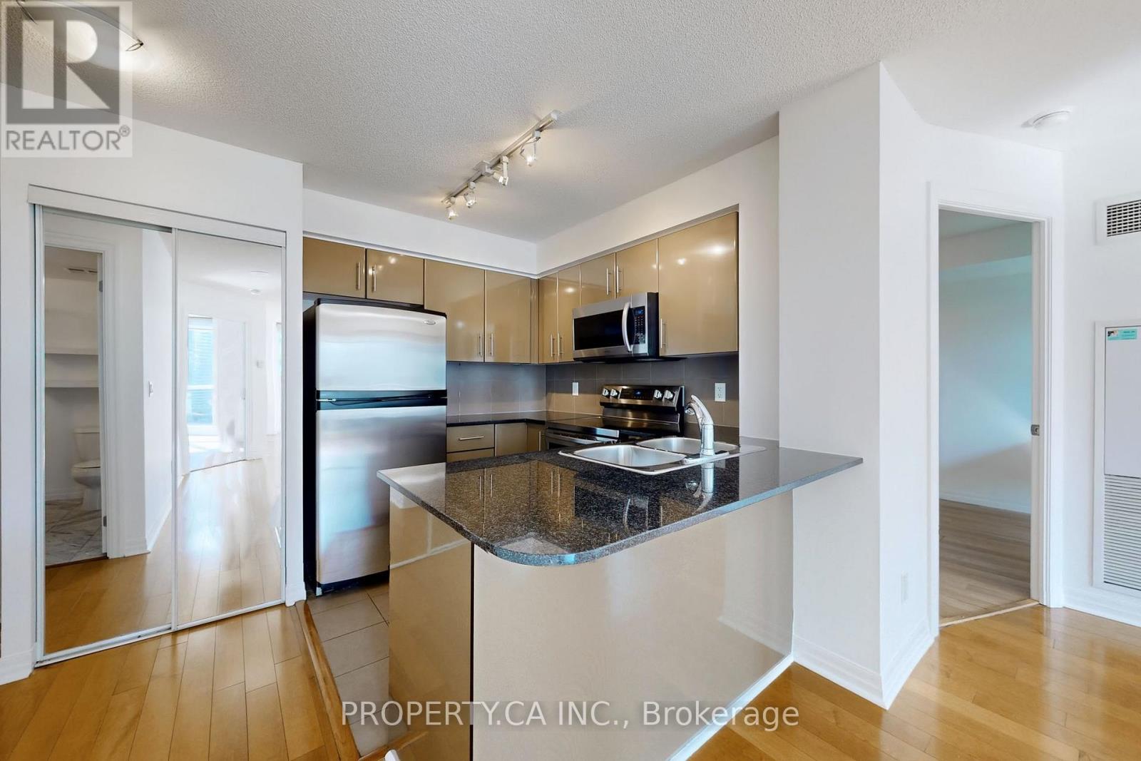 1701 - 16 Yonge Street, Toronto (Waterfront Communities), Ontario  M5E 2A1 - Photo 3 - C12833694