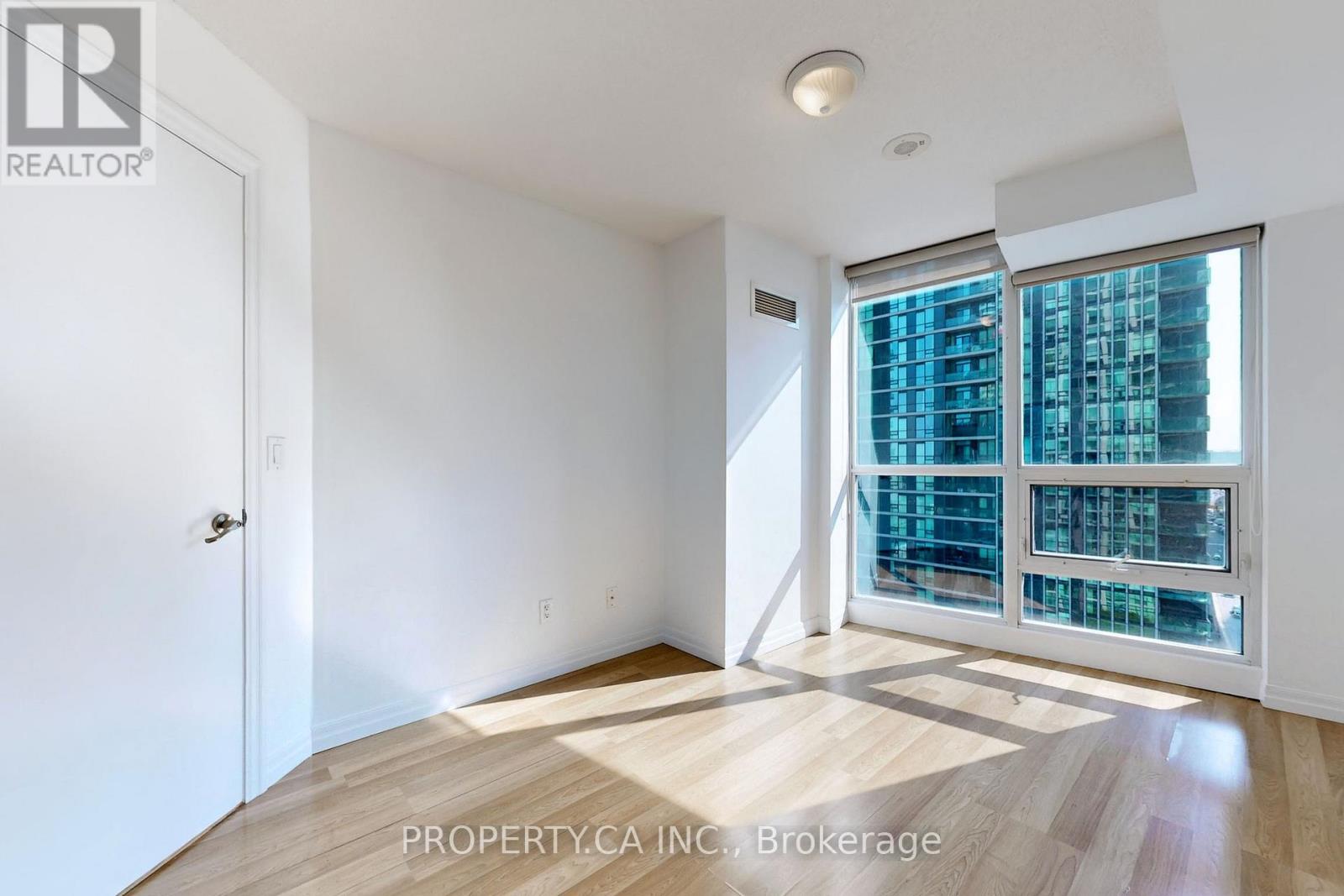 1701 - 16 Yonge Street, Toronto (Waterfront Communities), Ontario  M5E 2A1 - Photo 8 - C12833694