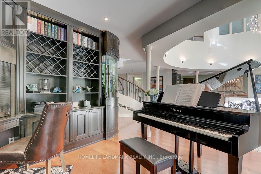 35 Gardiner Road E, Toronto, Ontario  M5P 3B6 - Photo 12 - C12833750