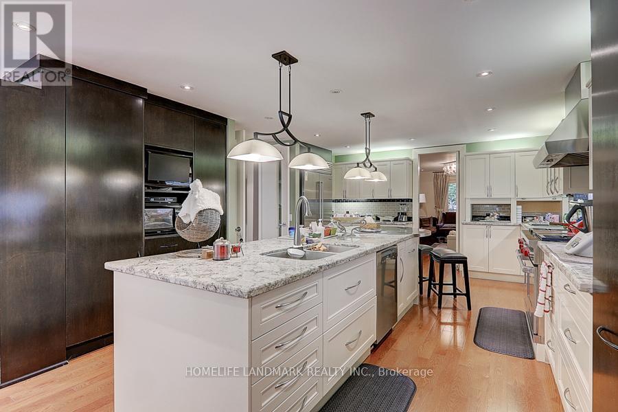 35 Gardiner Road E, Toronto, Ontario  M5P 3B6 - Photo 14 - C12833750