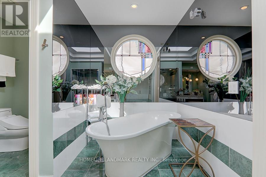 35 Gardiner Road E, Toronto, Ontario  M5P 3B6 - Photo 22 - C12833750