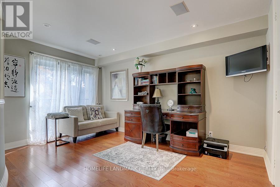 35 Gardiner Road E, Toronto, Ontario  M5P 3B6 - Photo 24 - C12833750