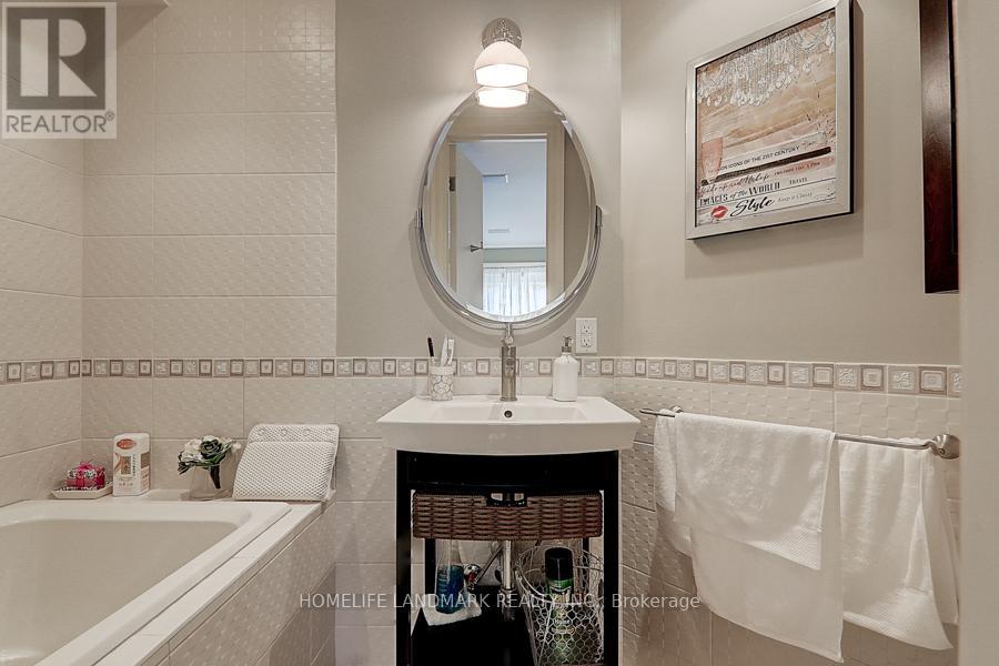 35 Gardiner Road E, Toronto, Ontario  M5P 3B6 - Photo 25 - C12833750