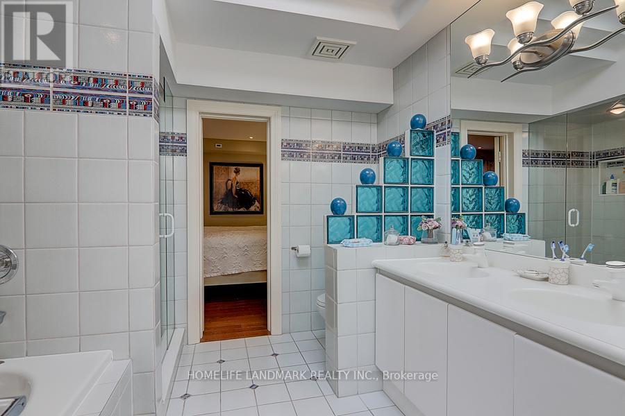 35 Gardiner Road E, Toronto, Ontario  M5P 3B6 - Photo 27 - C12833750