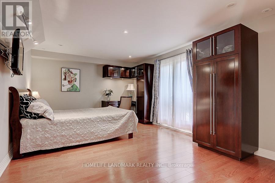 35 Gardiner Road E, Toronto, Ontario  M5P 3B6 - Photo 28 - C12833750