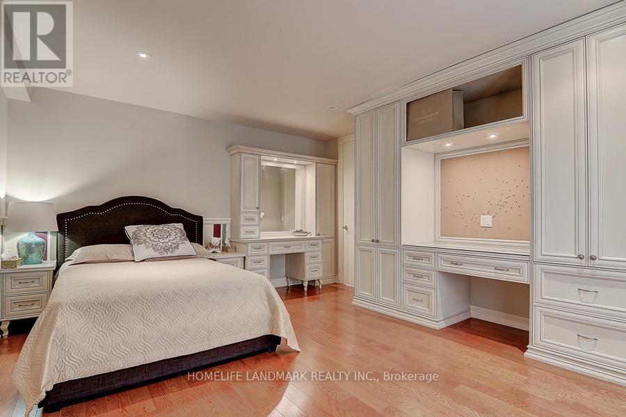 35 Gardiner Road E, Toronto, Ontario  M5P 3B6 - Photo 29 - C12833750