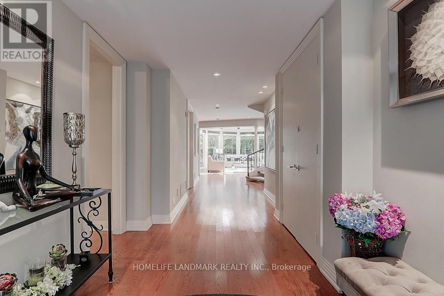 35 Gardiner Road E, Toronto, Ontario  M5P 3B6 - Photo 4 - C12833750