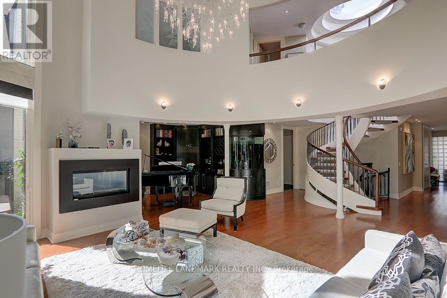 35 Gardiner Road E, Toronto, Ontario  M5P 3B6 - Photo 9 - C12833750