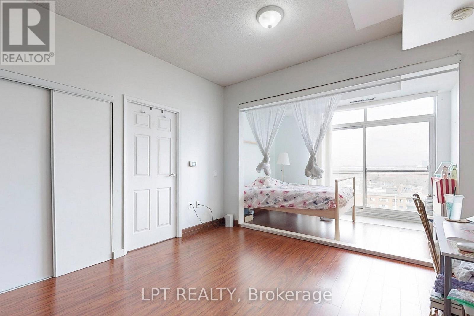 Ph6 - 15 Maplewood Avenue N, Toronto, Ontario  M6C 4B4 - Photo 3 - C12833812