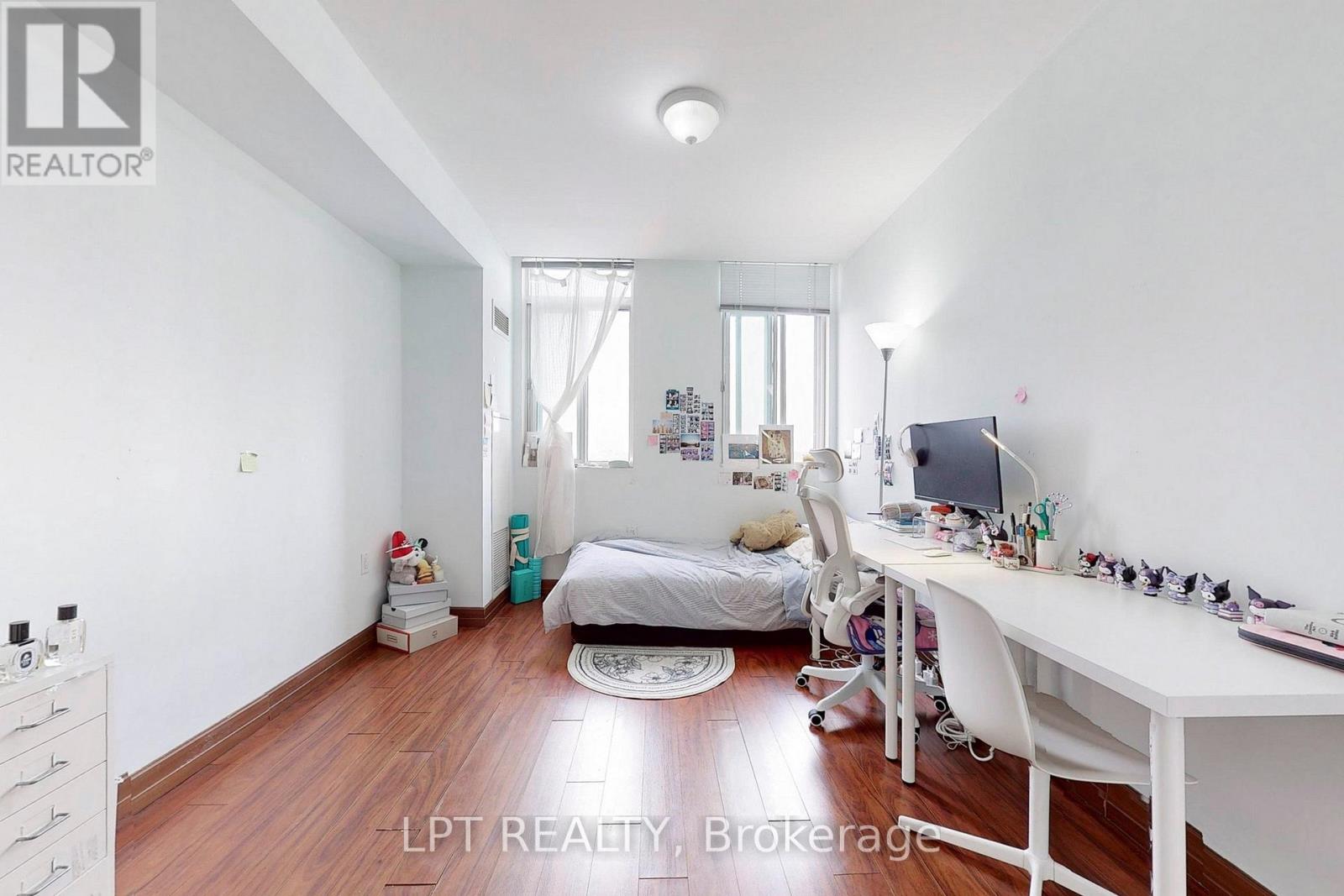 Ph6 - 15 Maplewood Avenue N, Toronto, Ontario  M6C 4B4 - Photo 8 - C12833812