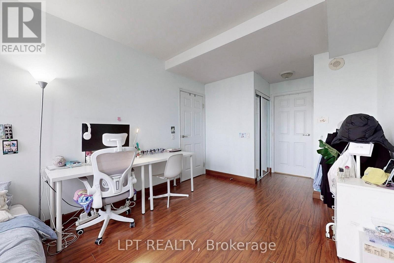 Ph6 - 15 Maplewood Avenue N, Toronto, Ontario  M6C 4B4 - Photo 9 - C12833812