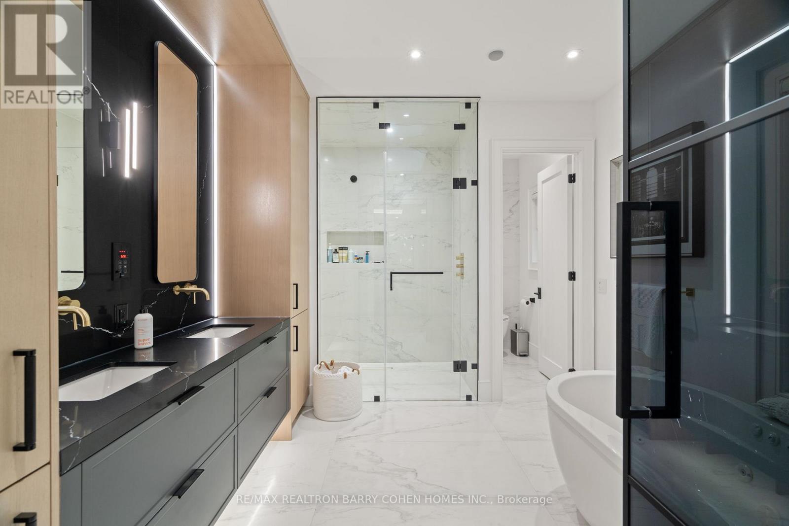 165 Leacrest Road, Toronto, Ontario  M4G 1E7 - Photo 21 - C12833832