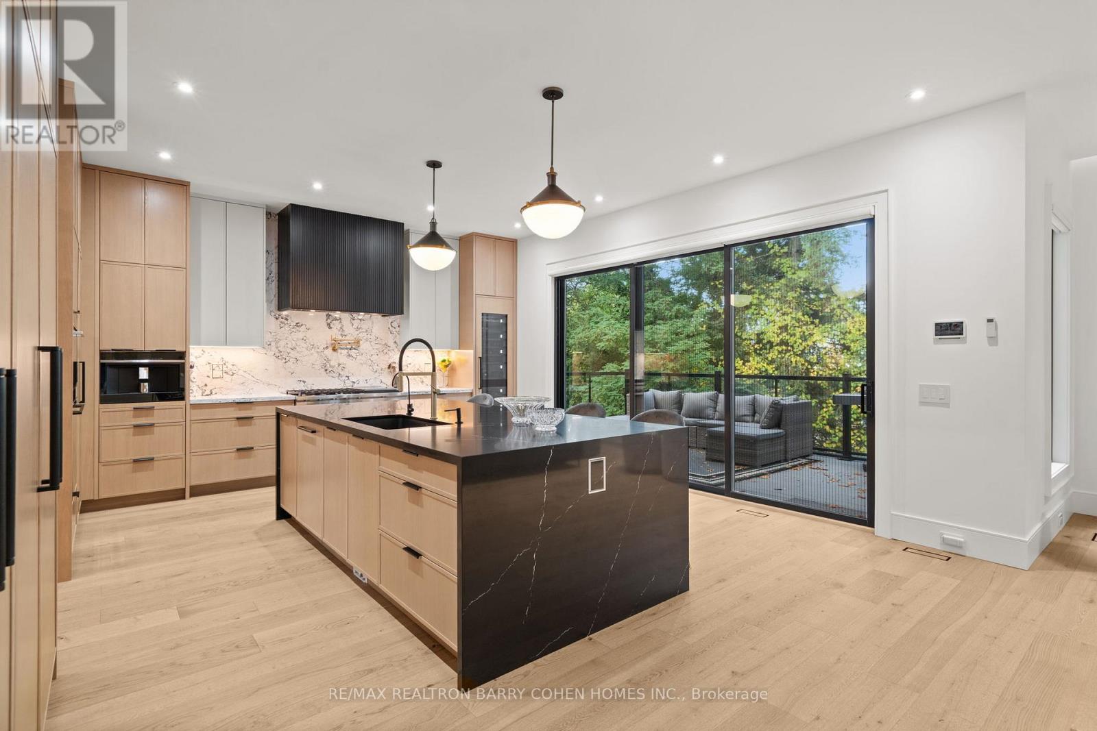 165 Leacrest Road, Toronto, Ontario  M4G 1E7 - Photo 9 - C12833832