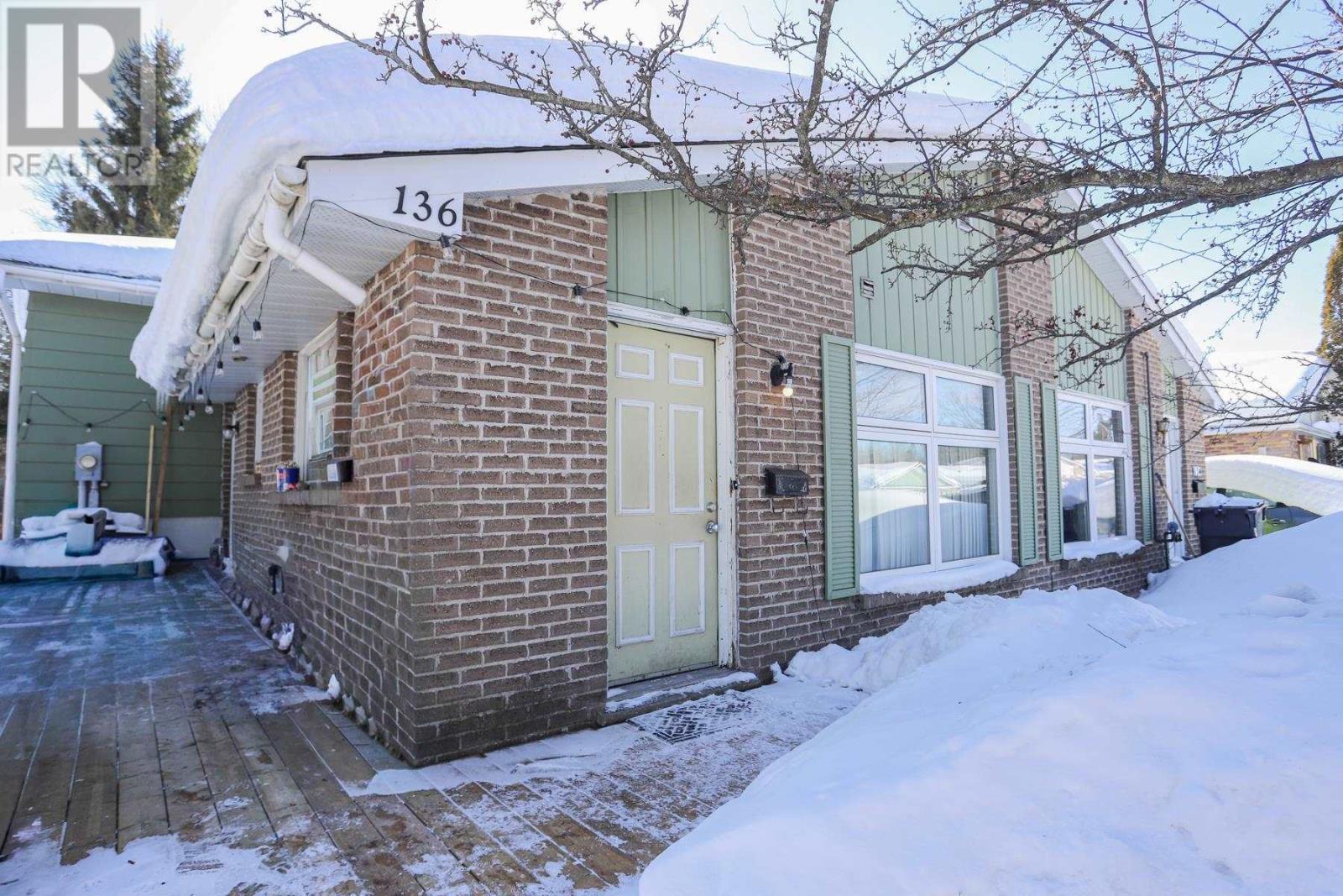 136 Panoramic, Sault Ste Marie, Ontario  P6B 5V6 - Photo 2 - SM260350