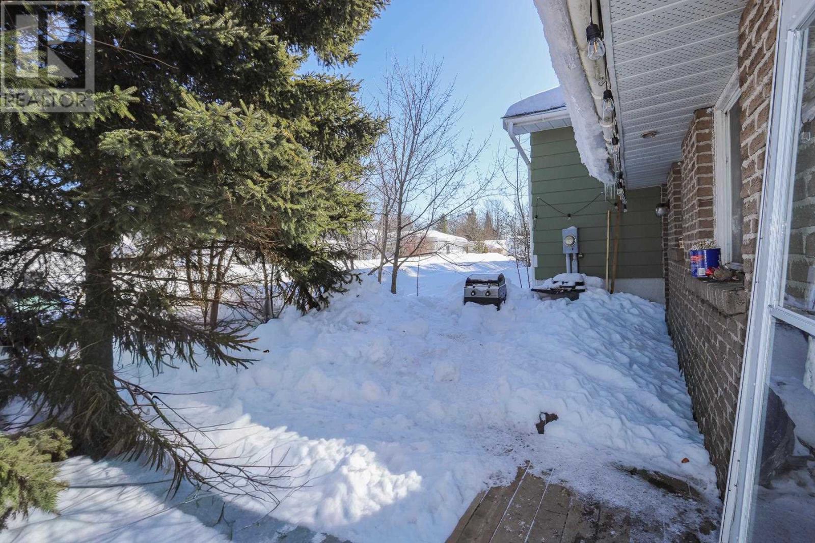 136 Panoramic, Sault Ste Marie, Ontario  P6B 5V6 - Photo 3 - SM260350