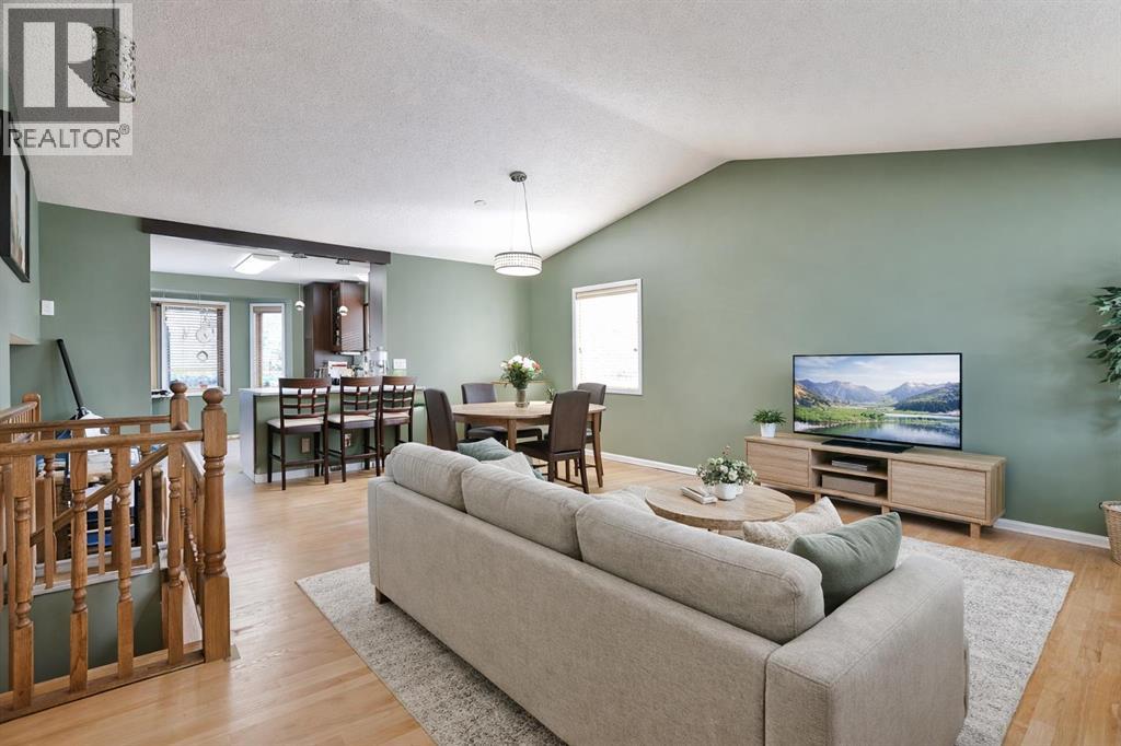 18 Harvard Crescent W, Lethbridge, Alberta  T1K 6R4 - Photo 2 - A2289305