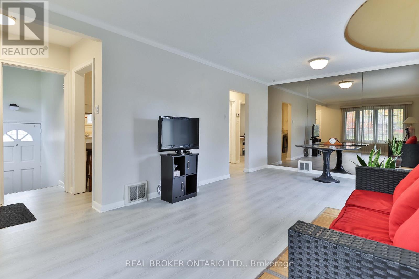 32 Christina Crescent, Toronto, Ontario  M1R 4H6 - Photo 4 - E12833532