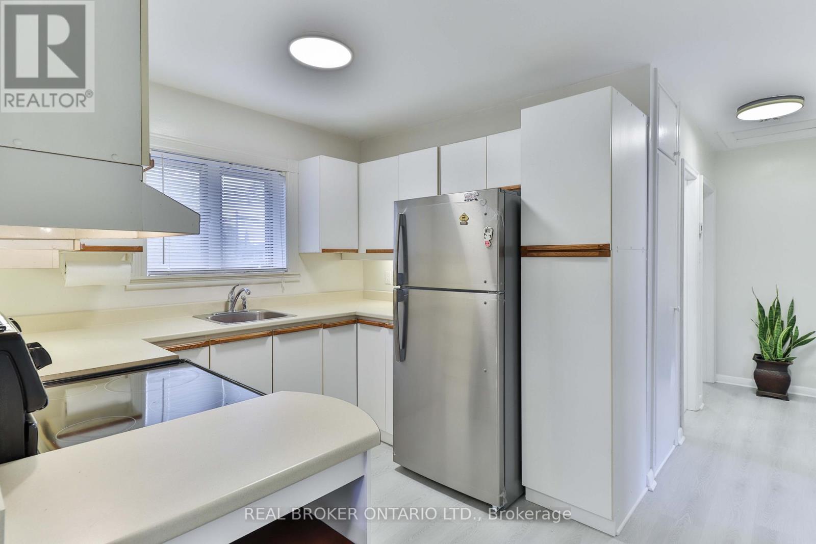 32 Christina Crescent, Toronto, Ontario  M1R 4H6 - Photo 7 - E12833532