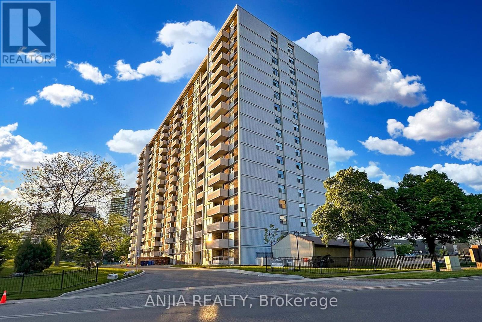 1011 - 44 Falby Court, Ajax (South East), Ontario  L1S 3L1 - Photo 3 - E12833710