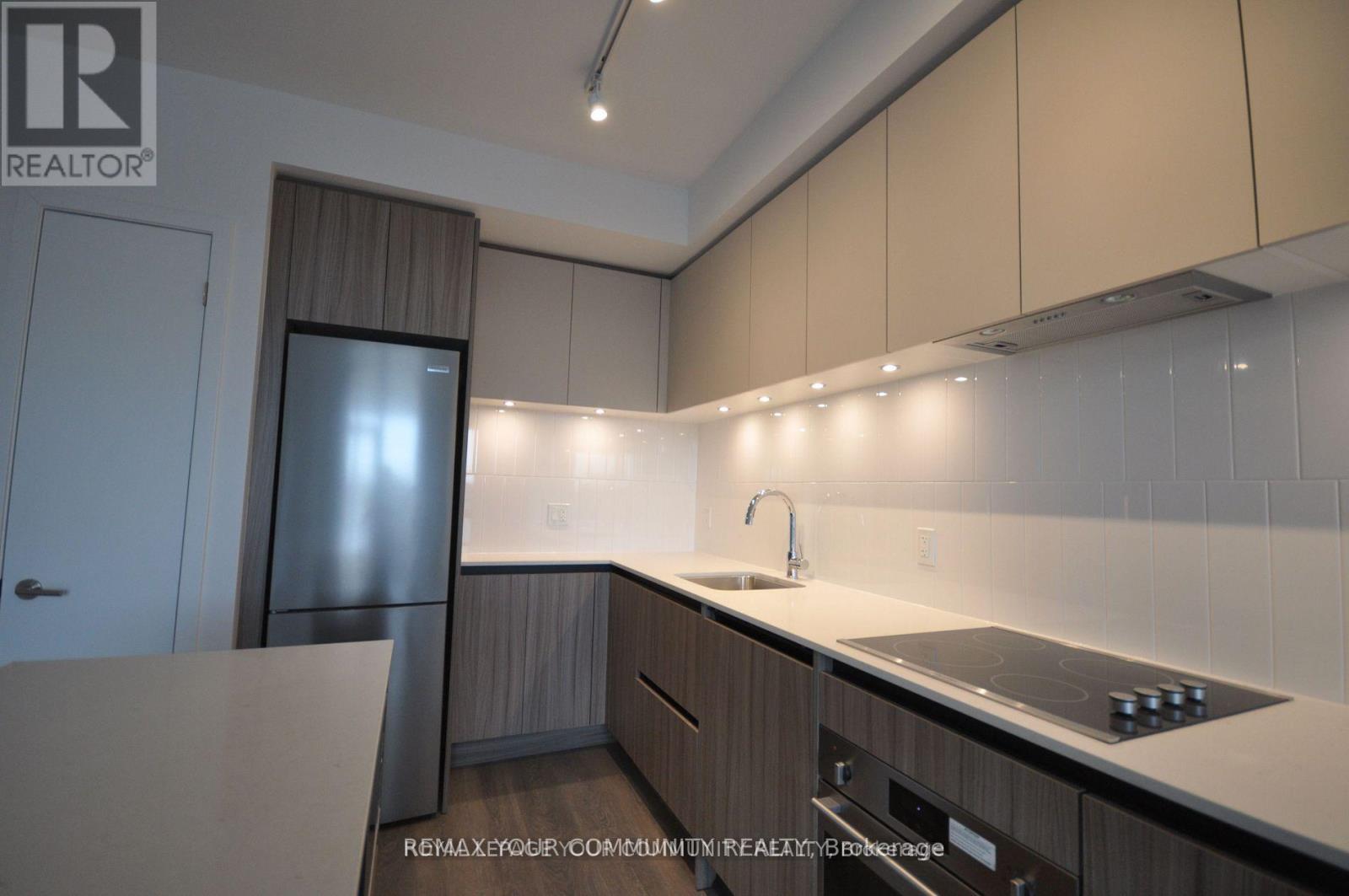 310 - 7950 Bathurst Street, Vaughan, Ontario  L4J 0L4 - Photo 2 - N12833504