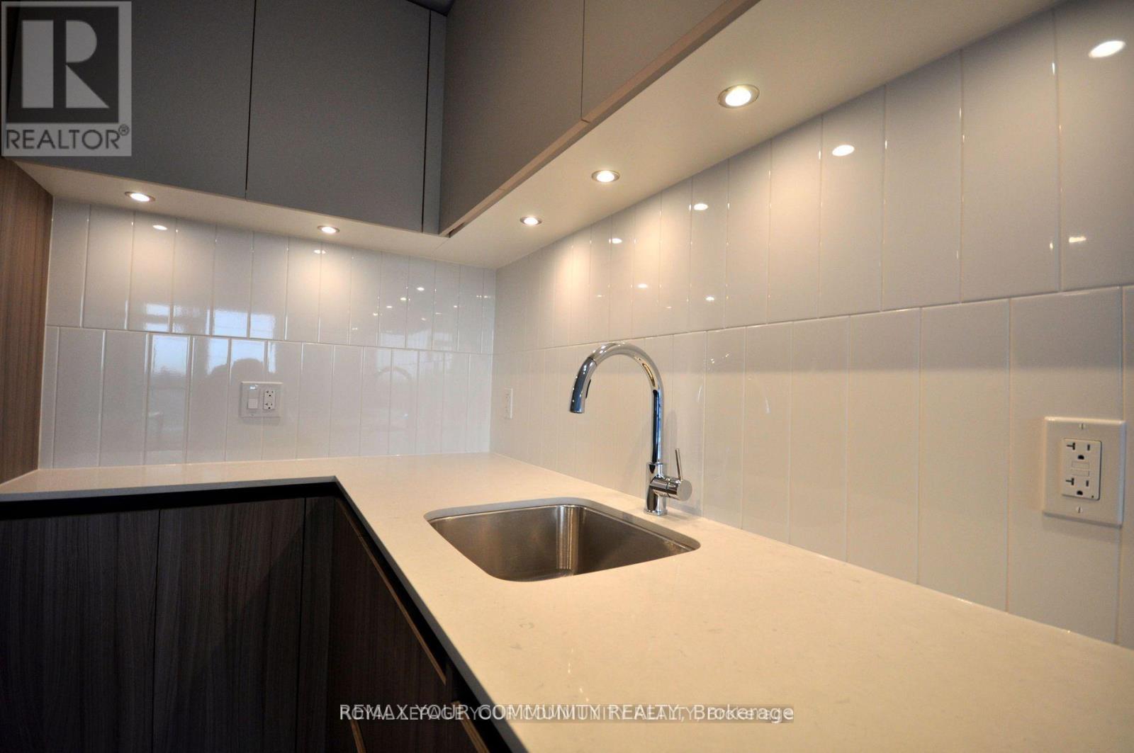 310 - 7950 Bathurst Street, Vaughan, Ontario  L4J 0L4 - Photo 9 - N12833504