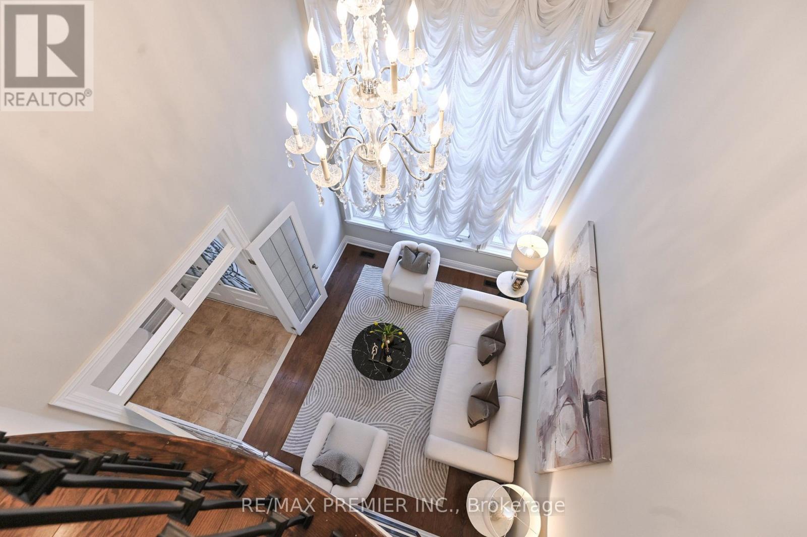 64 Heintzman Crescent, Vaughan, Ontario  L6A 4T1 - Photo 5 - N12833506