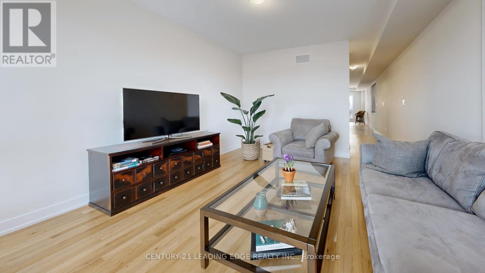 75 Mikayla Lane, Markham, Ontario  L6B 1R1 - Photo 7 - N12833508