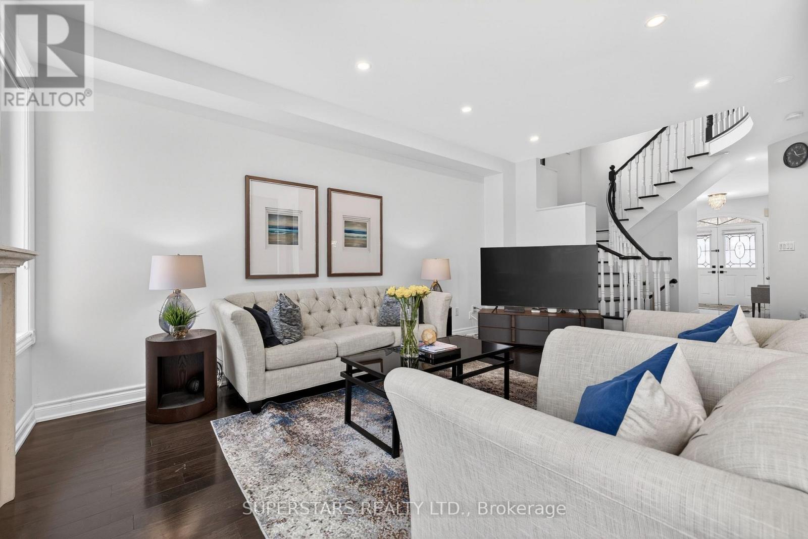 68 Albright Crescent, Richmond Hill, Ontario L4E 4Z4 - Photo 6 - N12833510