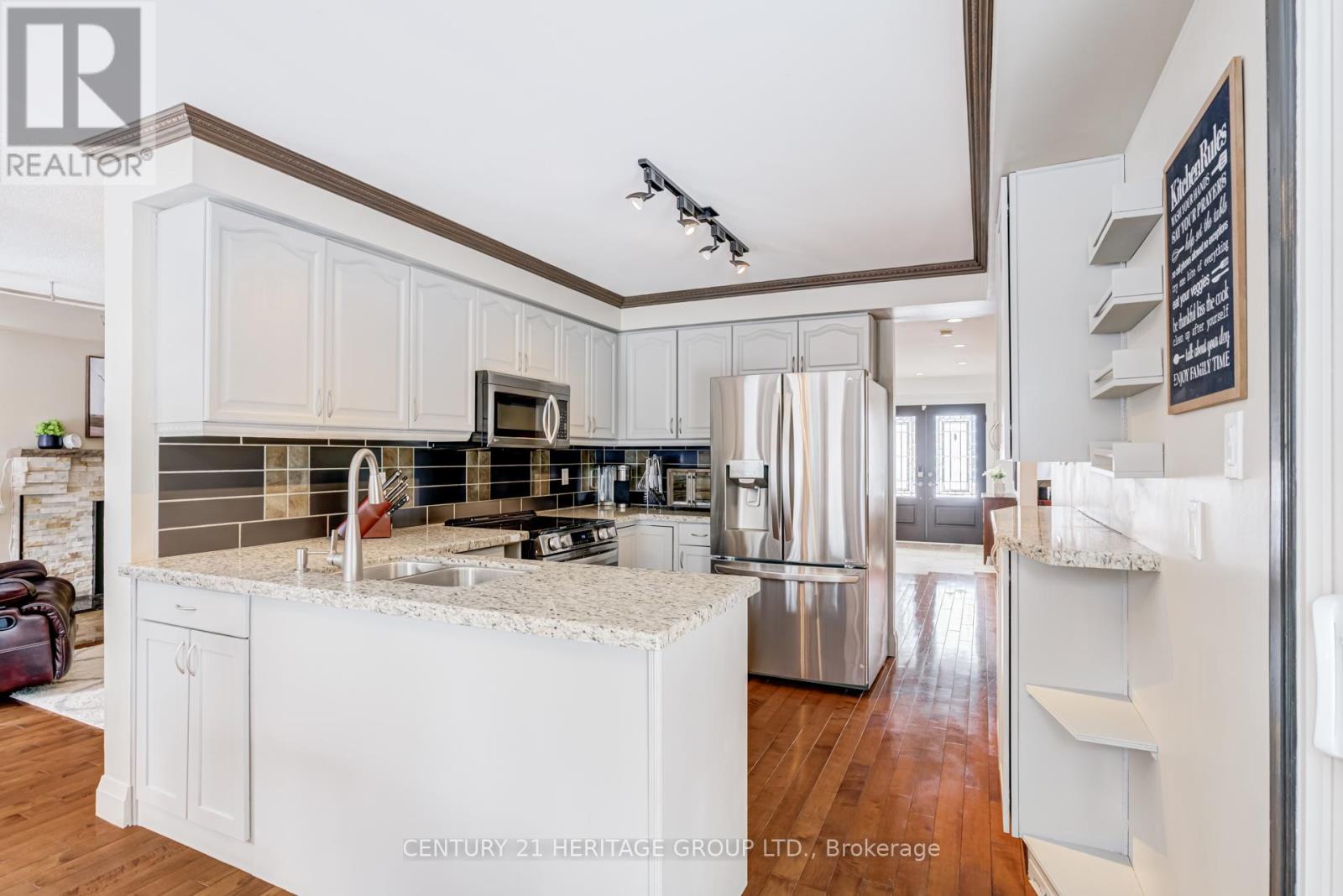 347 Alex Doner Drive, Newmarket (Glenway Estates), Ontario  L3X 1G1 - Photo 10 - N12833554