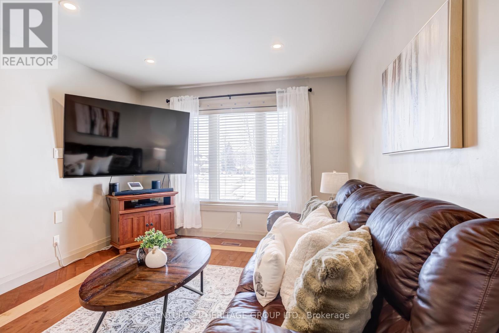 347 Alex Doner Drive, Newmarket (Glenway Estates), Ontario  L3X 1G1 - Photo 6 - N12833554