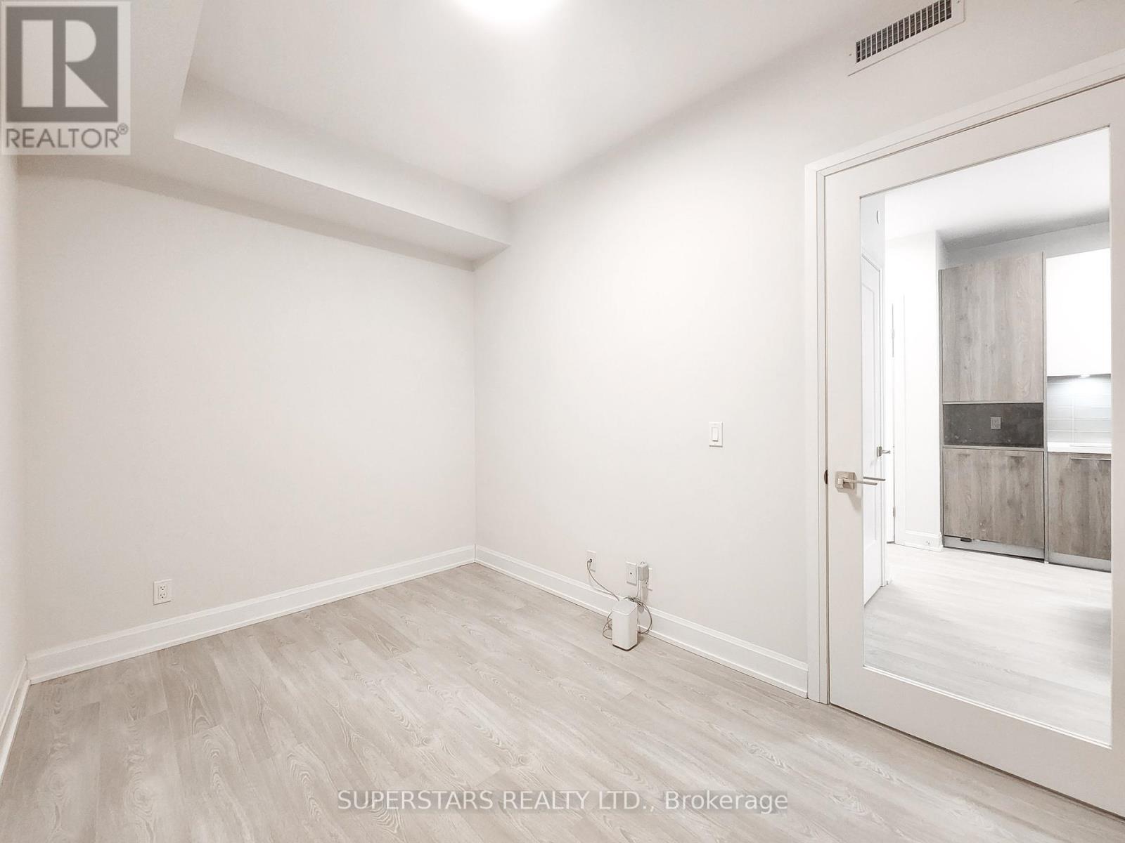 631 - 38 Water Walk Drive, Markham, Ontario  L3R 6M8 - Photo 14 - N12833602