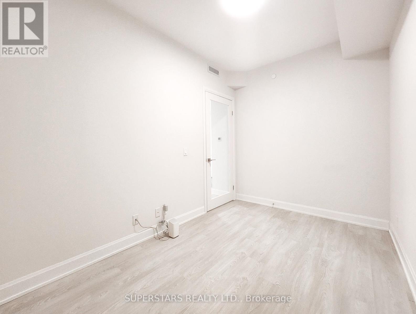 631 - 38 Water Walk Drive, Markham, Ontario  L3R 6M8 - Photo 15 - N12833602