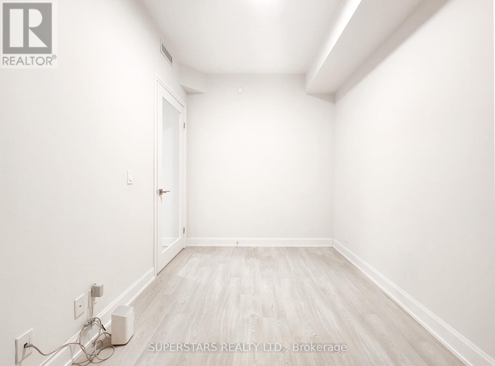 631 - 38 Water Walk Drive, Markham, Ontario  L3R 6M8 - Photo 16 - N12833602