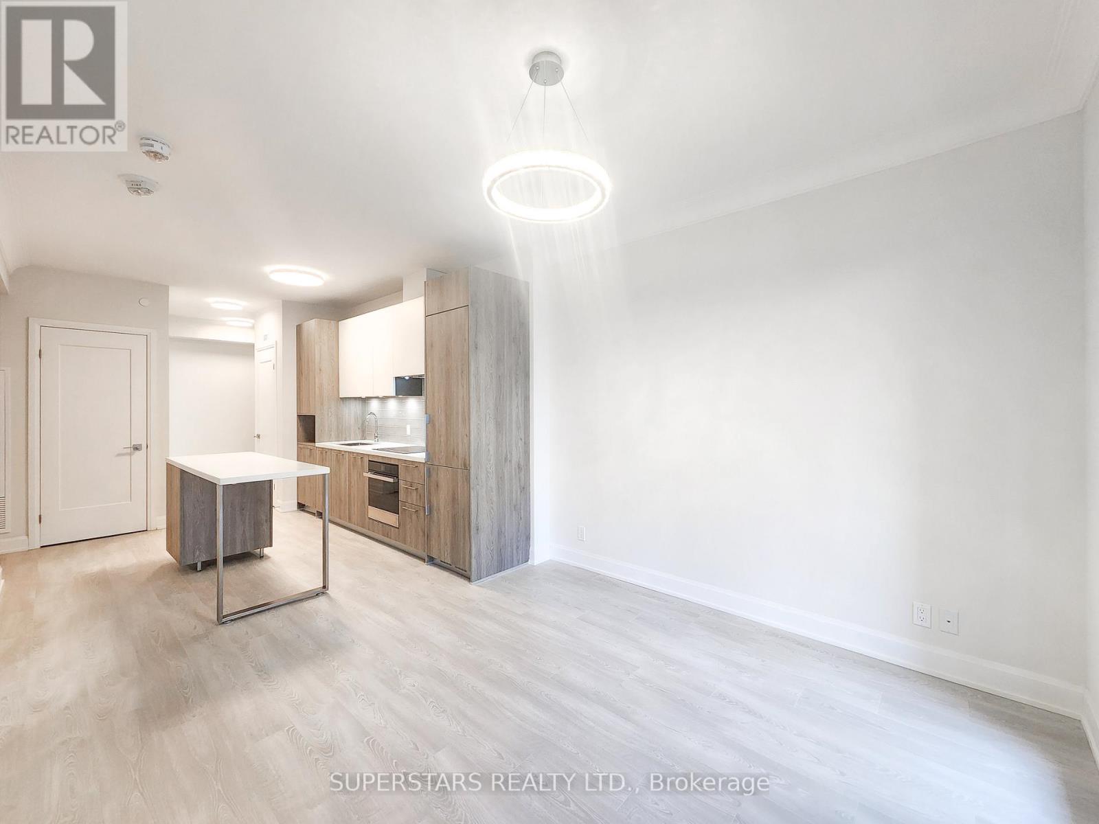 631 - 38 Water Walk Drive, Markham, Ontario  L3R 6M8 - Photo 3 - N12833602