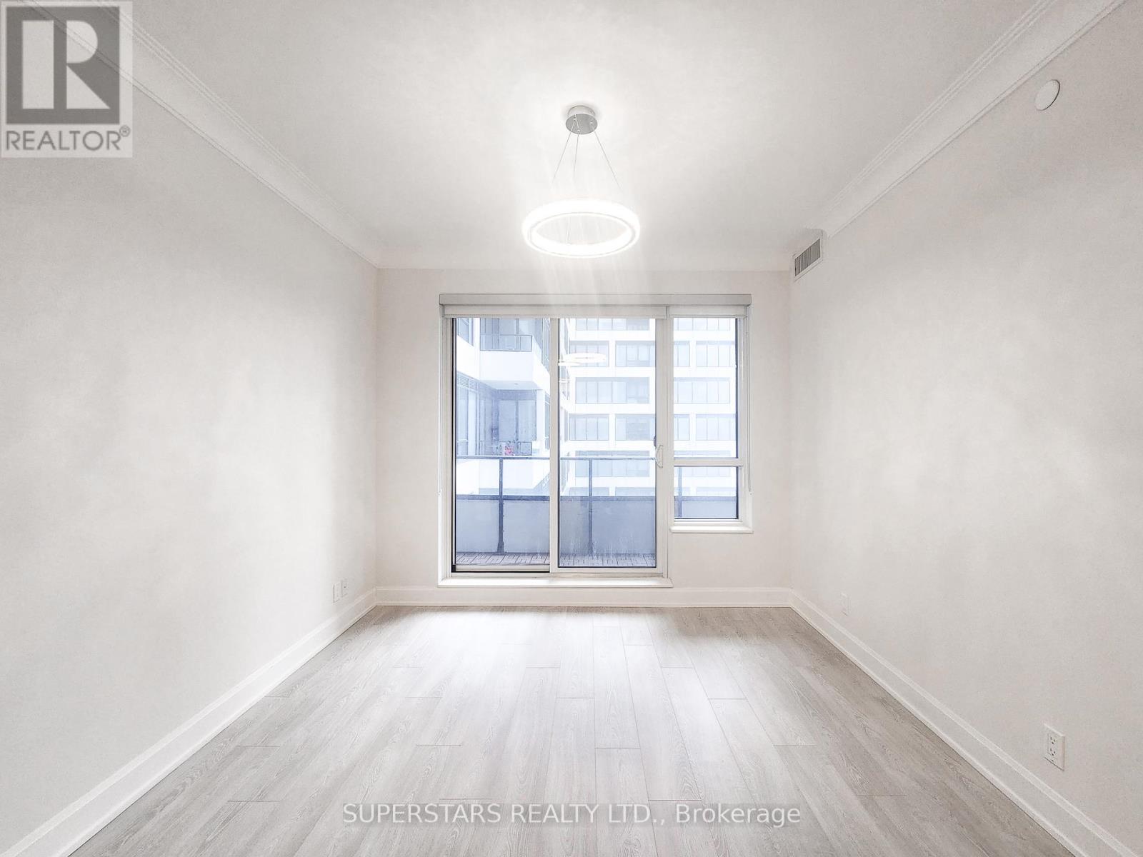 631 - 38 Water Walk Drive, Markham, Ontario  L3R 6M8 - Photo 8 - N12833602