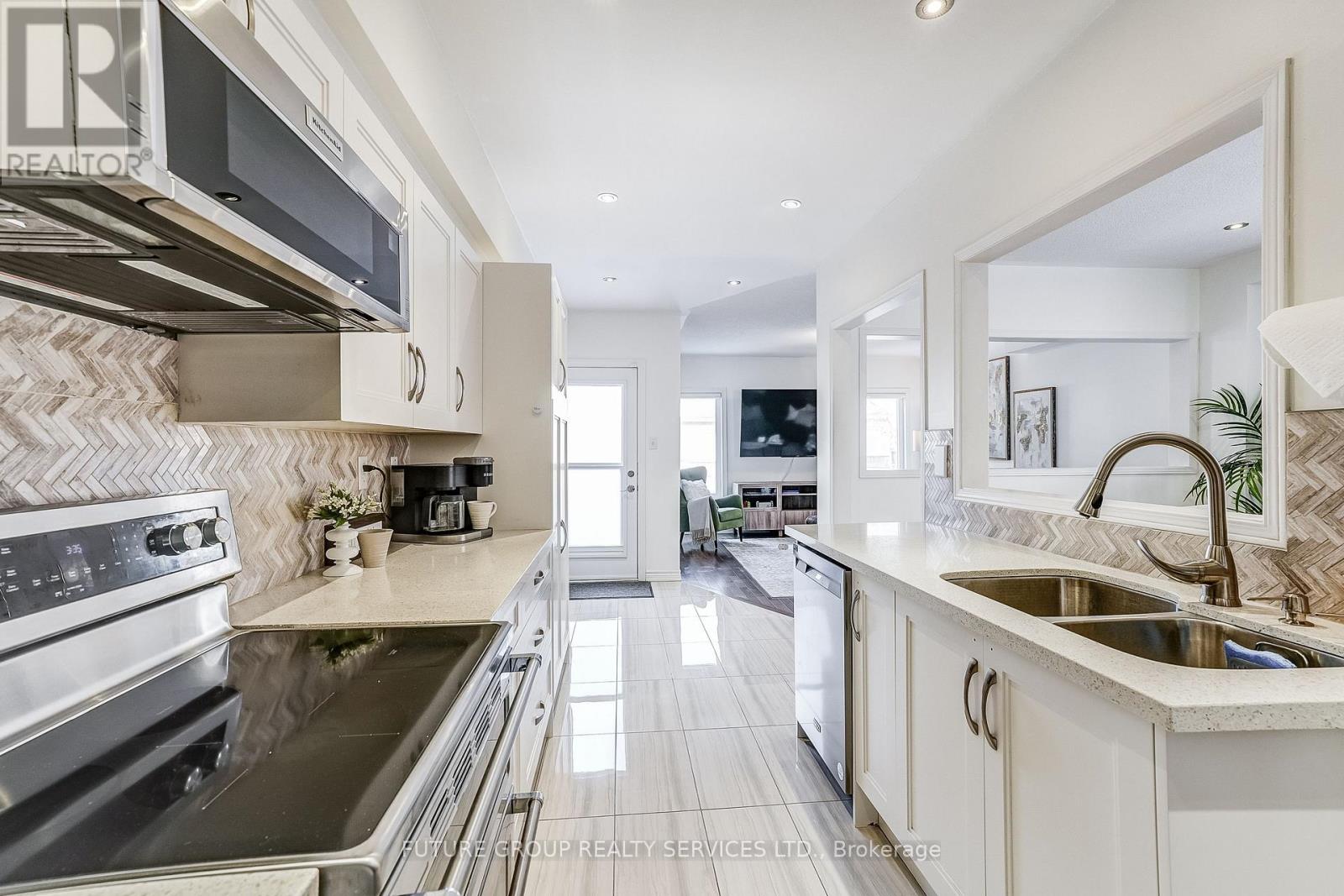 72 Camino Drive, Vaughan, Ontario  L6A 3W6 - Photo 11 - N12833622