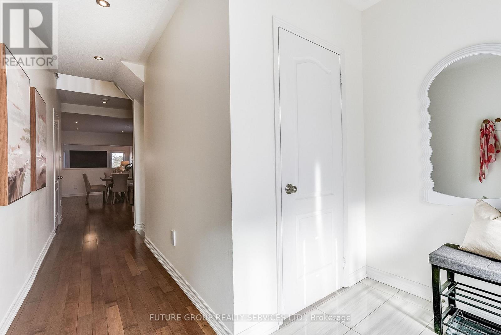 72 Camino Drive, Vaughan, Ontario  L6A 3W6 - Photo 5 - N12833622