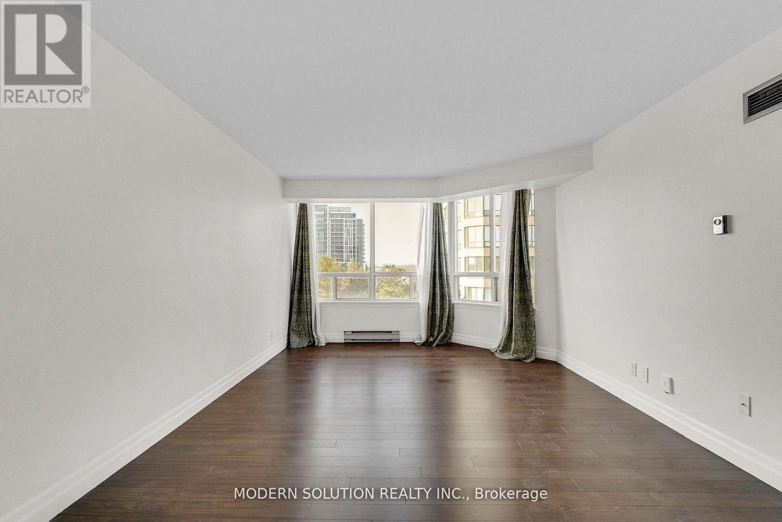 426 - 32 Clarissa Drive, Richmond Hill, Ontario  L4C 9R7 - Photo 11 - N12833652