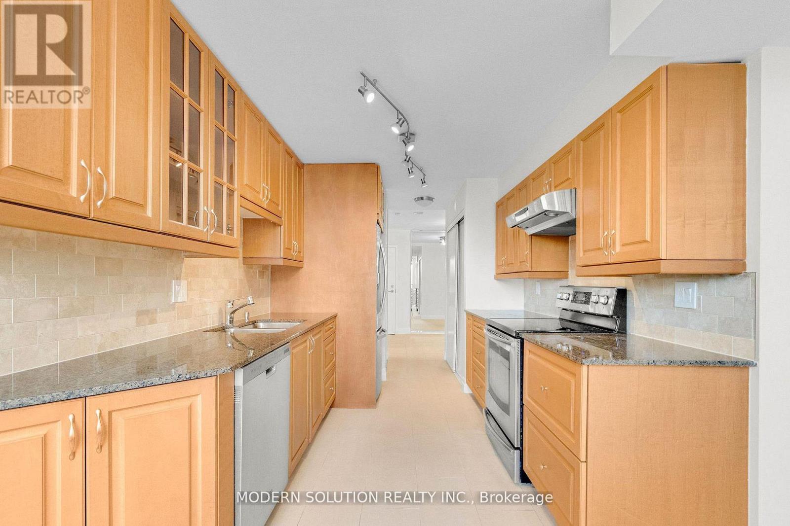 426 - 32 Clarissa Drive, Richmond Hill, Ontario  L4C 9R7 - Photo 18 - N12833652