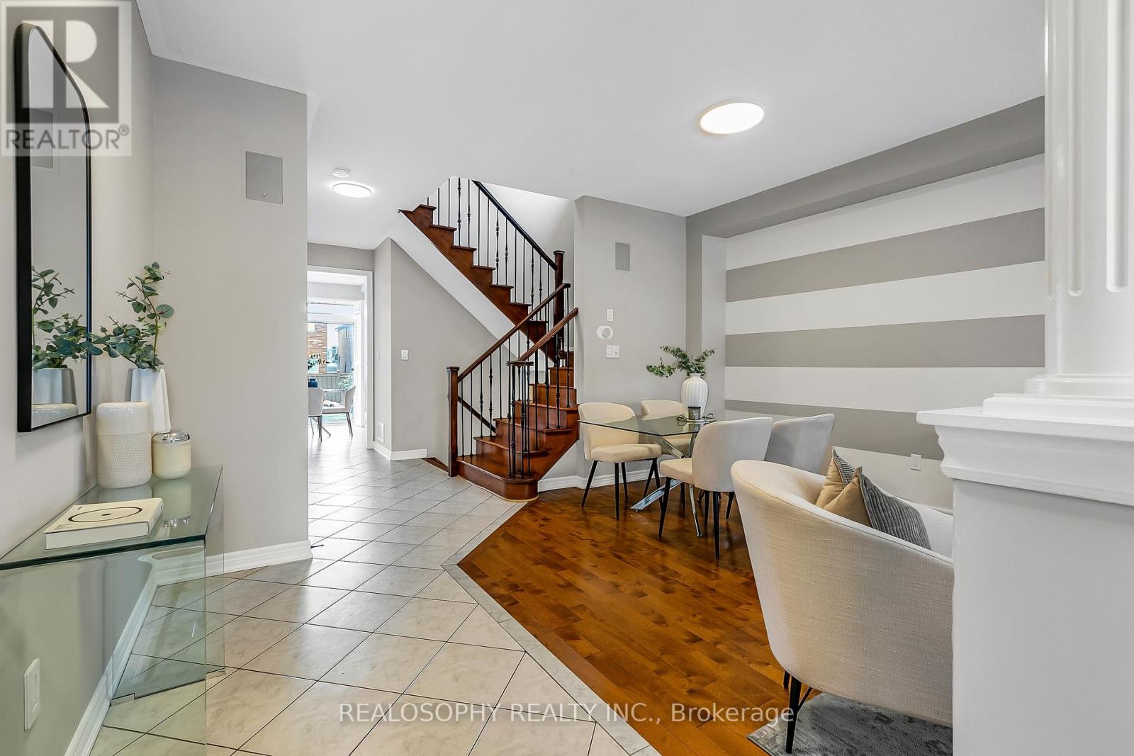 284 Bilbrough Street, Aurora, Ontario  L4G 7X5 - Photo 2 - N12833662