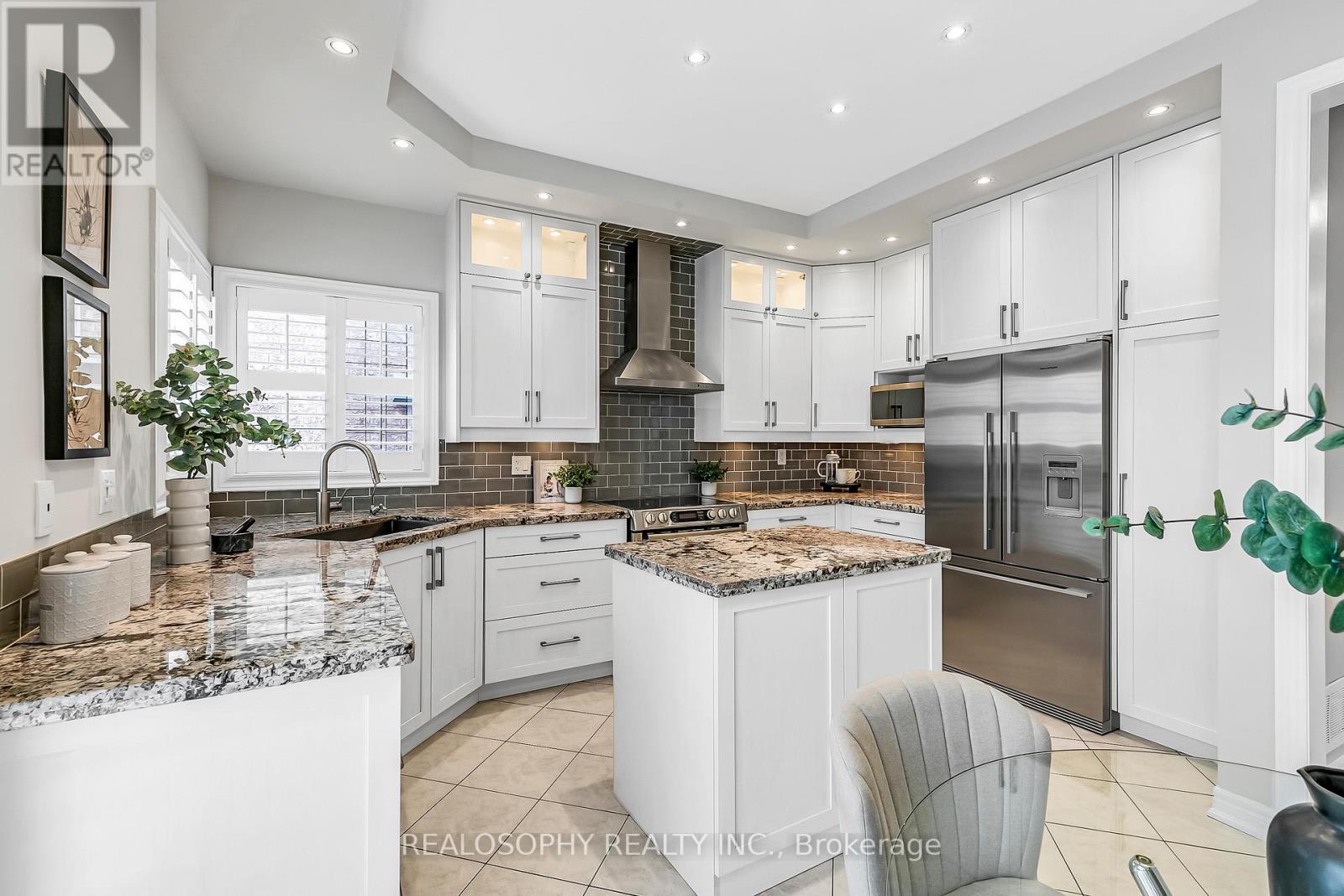 284 Bilbrough Street, Aurora, Ontario  L4G 7X5 - Photo 9 - N12833662