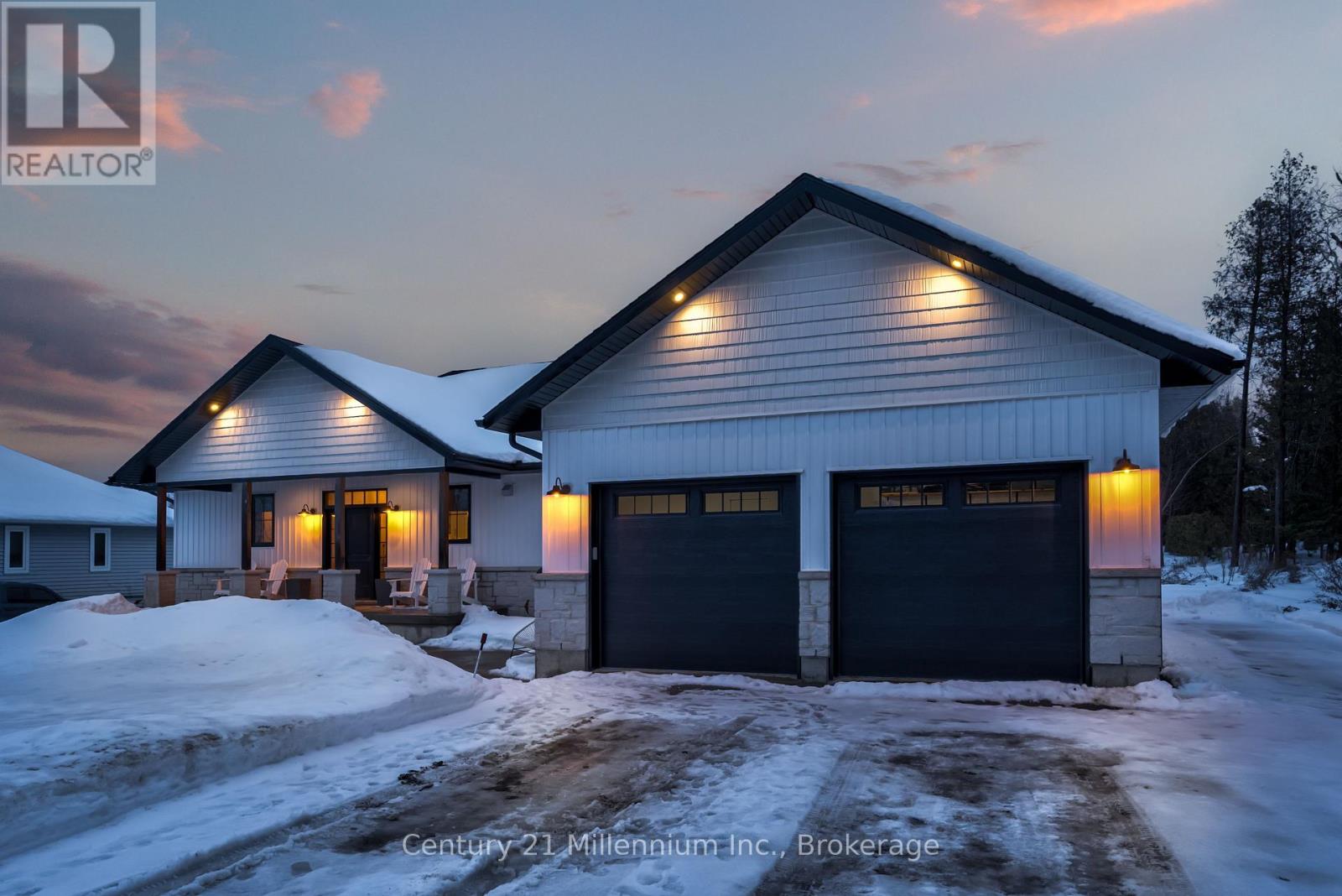 109 Grandore Street, Georgian Bluffs, Ontario N0H 2T0 - Photo 2 - X12833688
