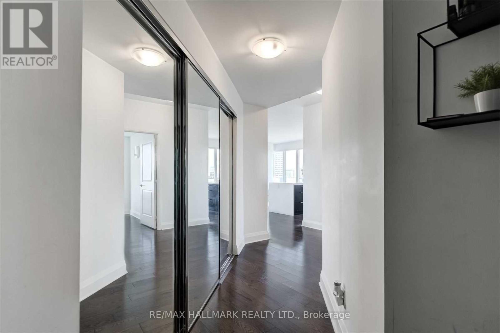 2902 - 65 St Mary Street, Toronto (Bay Street Corridor), Ontario  M5S 0A6 - Photo 2 - C12833684