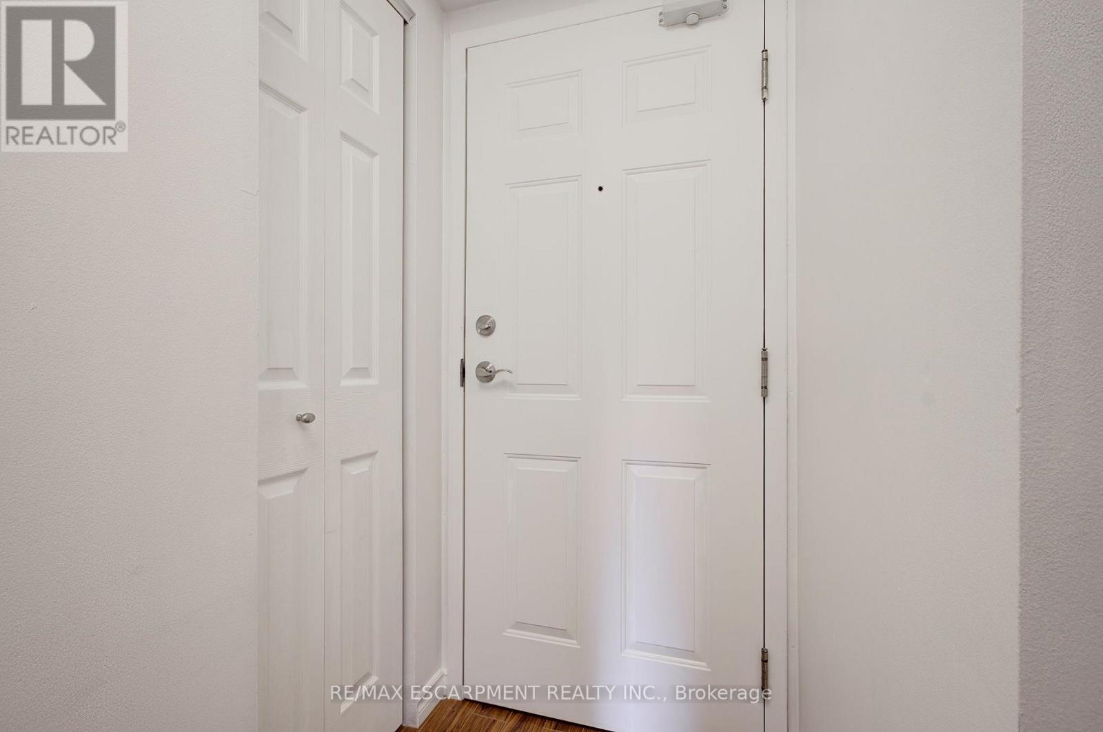 306 - 1270 Maple Crossing Boulevard, Burlington, Ontario  L7S 2J3 - Photo 6 - W12833502