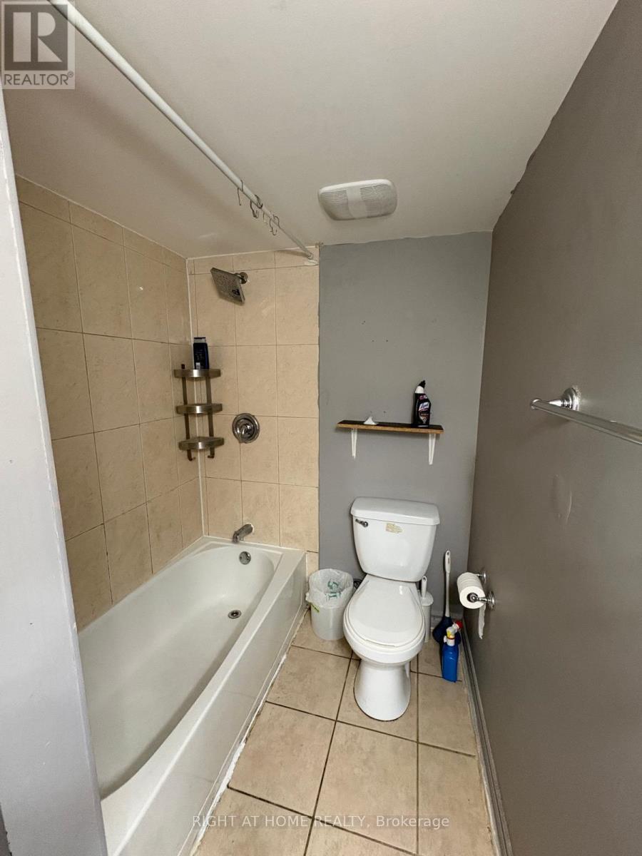 Bsmt - 5292 Longhouse Crescent, Mississauga, Ontario  L5R 3S4 - Photo 4 - W12833526