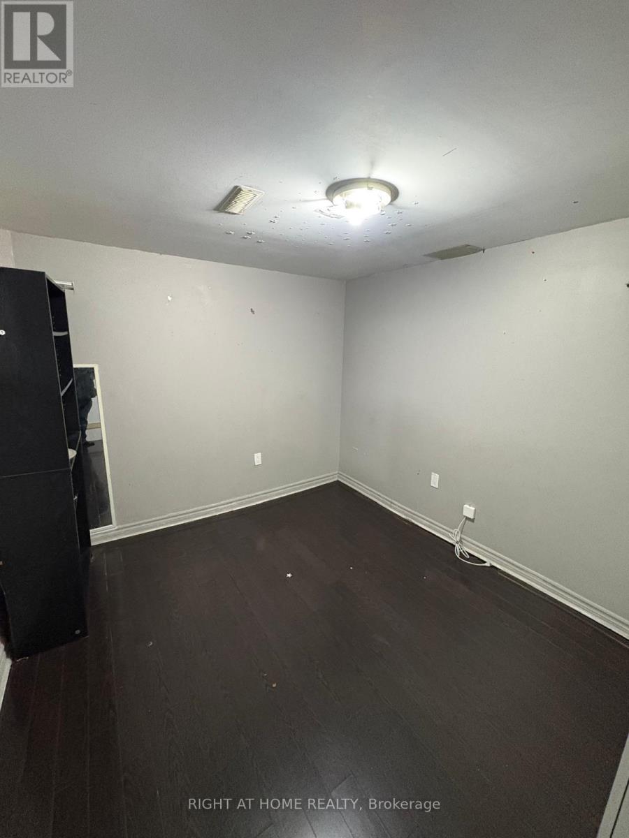 Bsmt - 5292 Longhouse Crescent, Mississauga, Ontario  L5R 3S4 - Photo 6 - W12833526