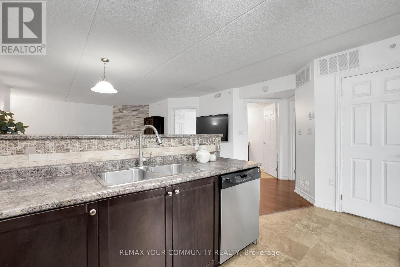 101 - 1360 Main Street, Milton, Ontario  L9T 7S5 - Photo 10 - W12833528