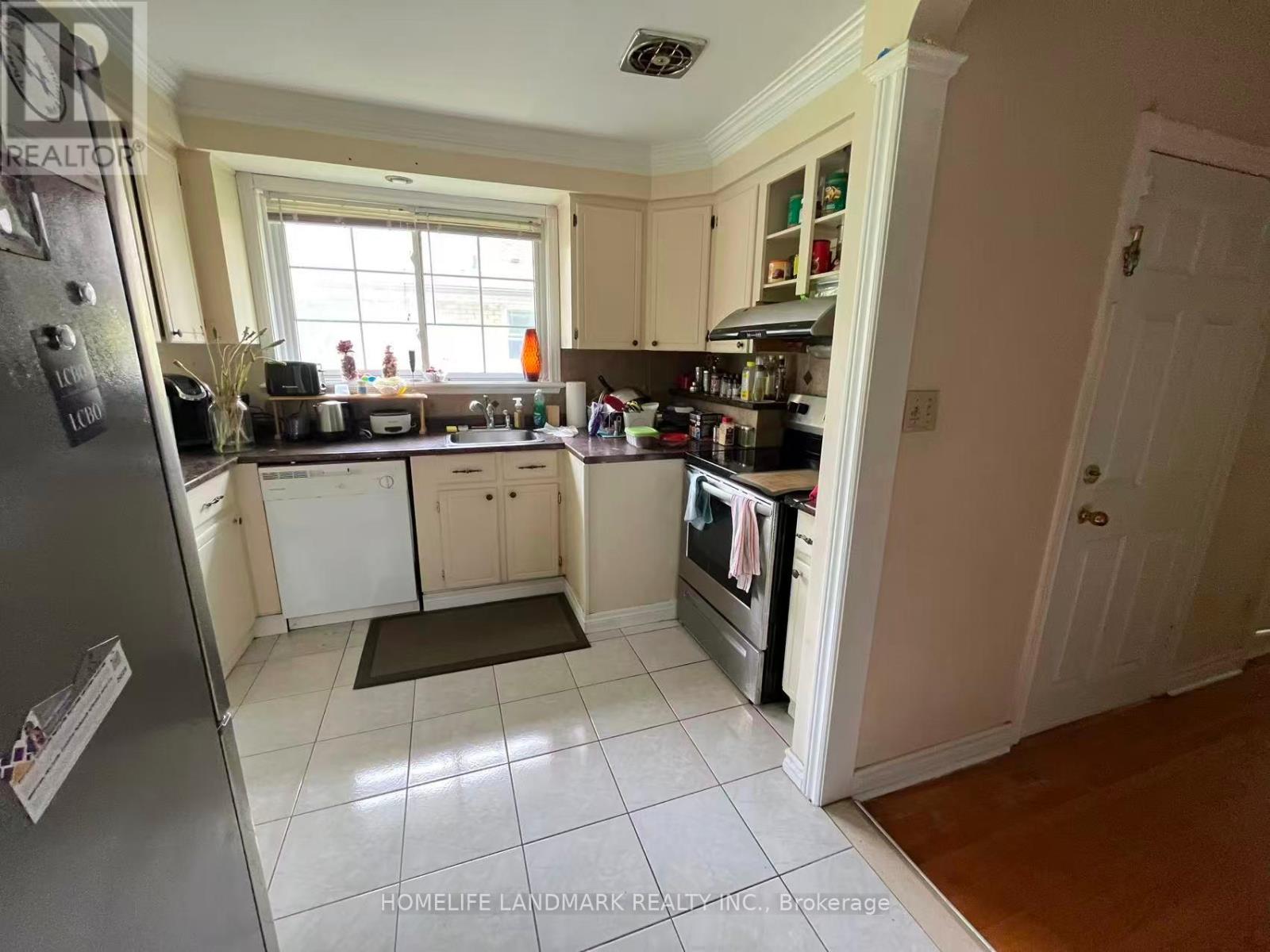 3498 Orion Crescent, Mississauga, Ontario  L5C 2H8 - Photo 4 - W12833540