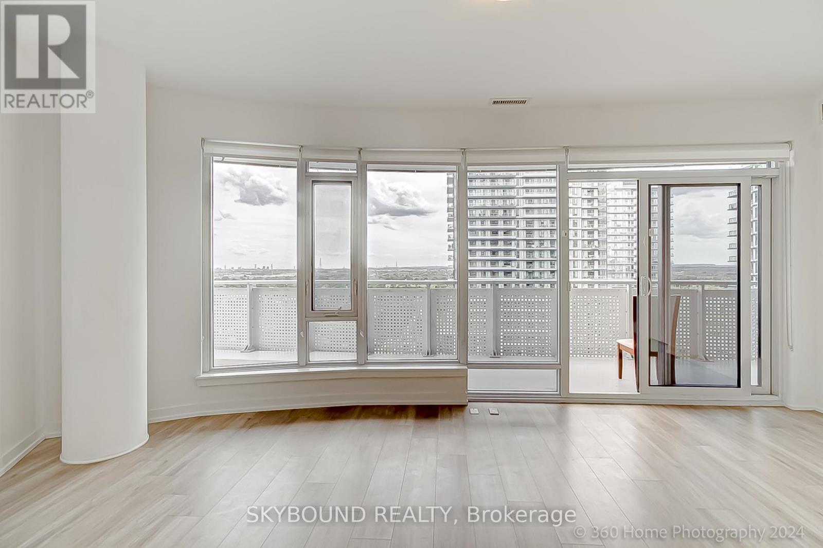 1018 - 2520 Eglinton Avenue W, Mississauga, Ontario  L5M 0Y4 - Photo 4 - W12833562