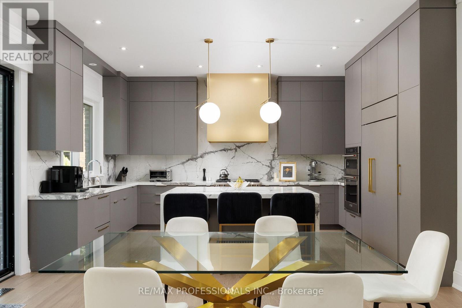 2b Fairway Road, Toronto, Ontario  M9A 5E9 - Photo 13 - W12833592